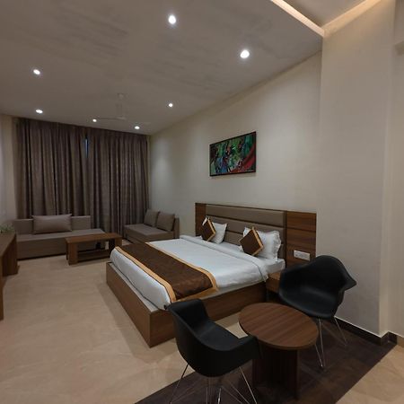 Neelam Orchid Hotel Kanpur Exterior photo